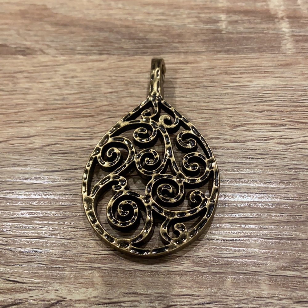Premier Designs “Baroque” pendant